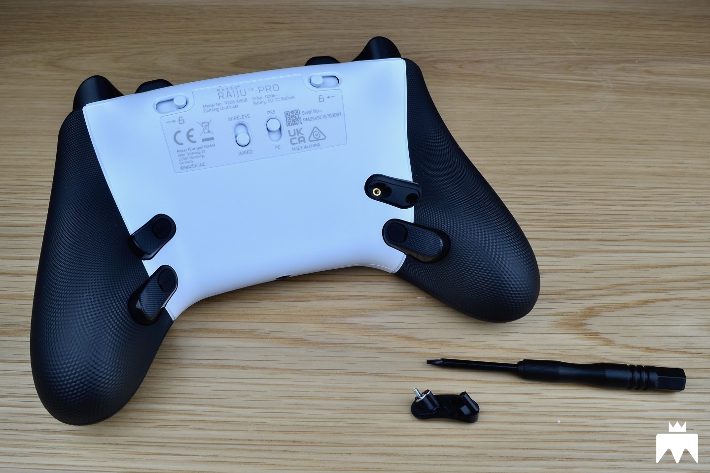 Razer Raiju V3 Pro - botones traseros